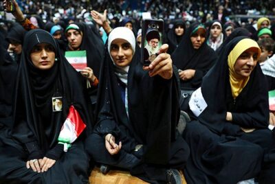 Хиджабсыз әйелдерді ұстау үшін Иран смарт-камера орнатуда