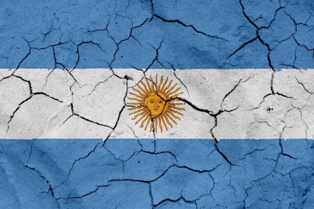 Аргентинада оңшыл саясаткер президент болып сайланды
