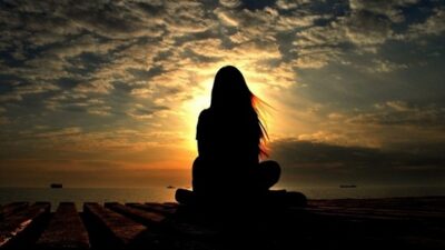 Жалғыздық кесірінен сағат сайын 100 адам өмірден өтеді